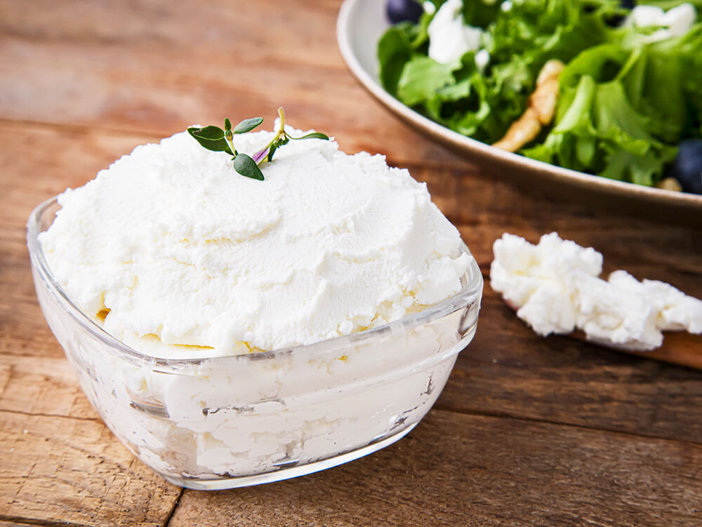 리코타치즈가 담긴 그릇