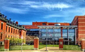 Boston University: 매사추세츠주 보스턴 도심에 위치한 사립 명문대학. 1839년에 설립.