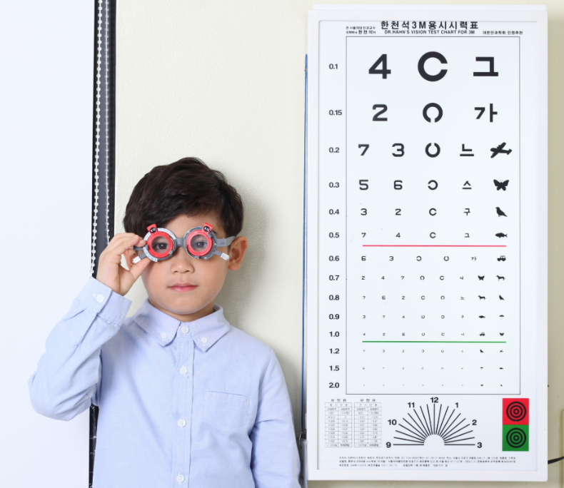 어린이 근시 원인과 근시 억제 렌즈 종류 및 안약 치료법의 효과