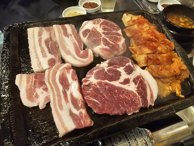 마포 합정동 삼겹살 '신김치생삼겹살'