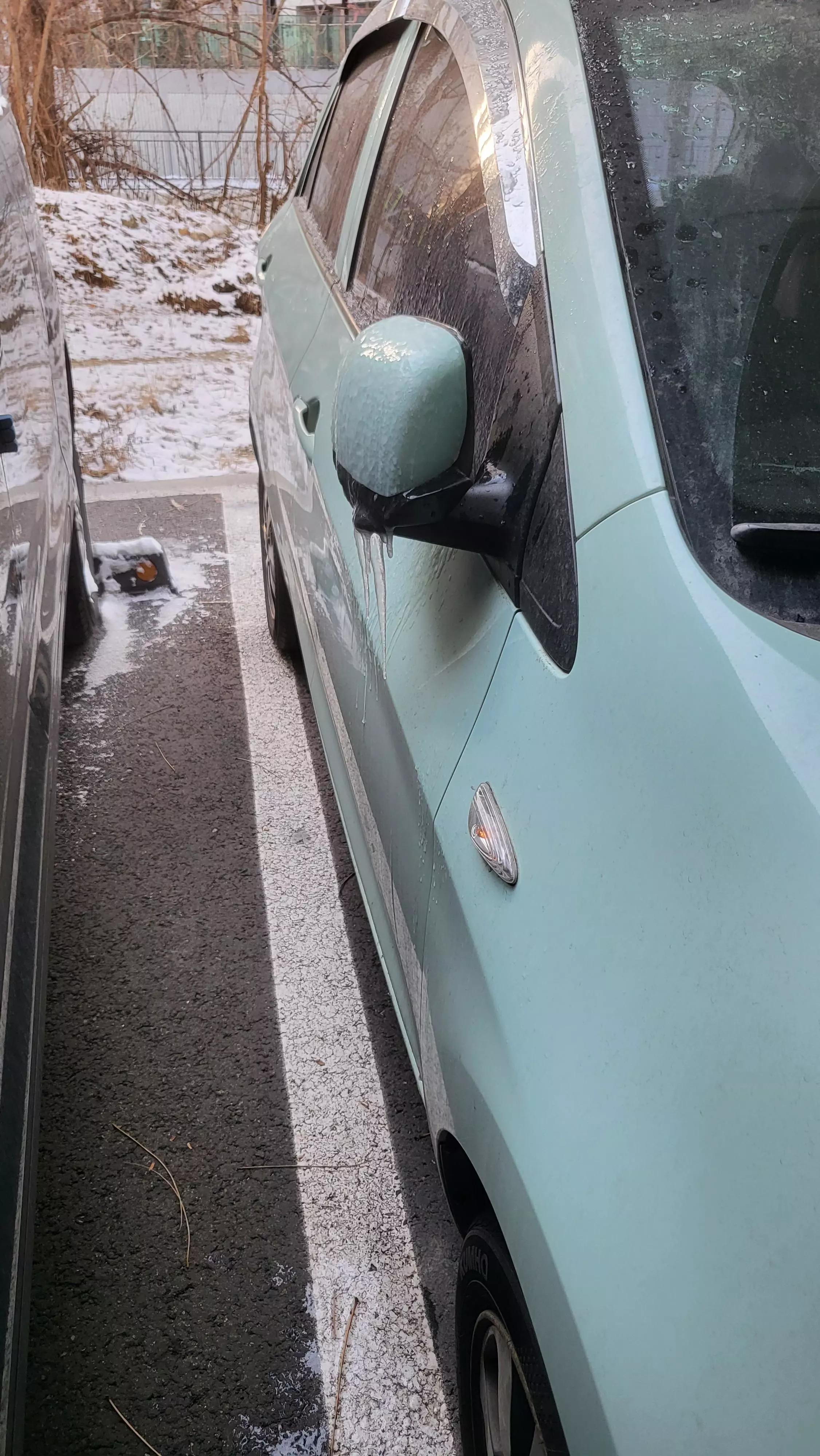 자동차-사이드-미러-얼었을-때