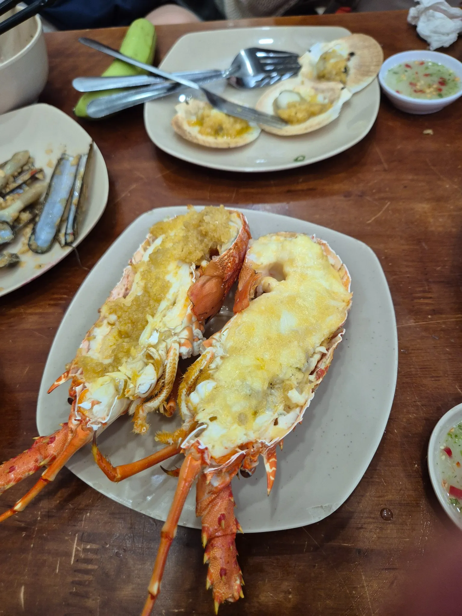 치즈와 마늘을 얹어 구운 나트랑 랍스타