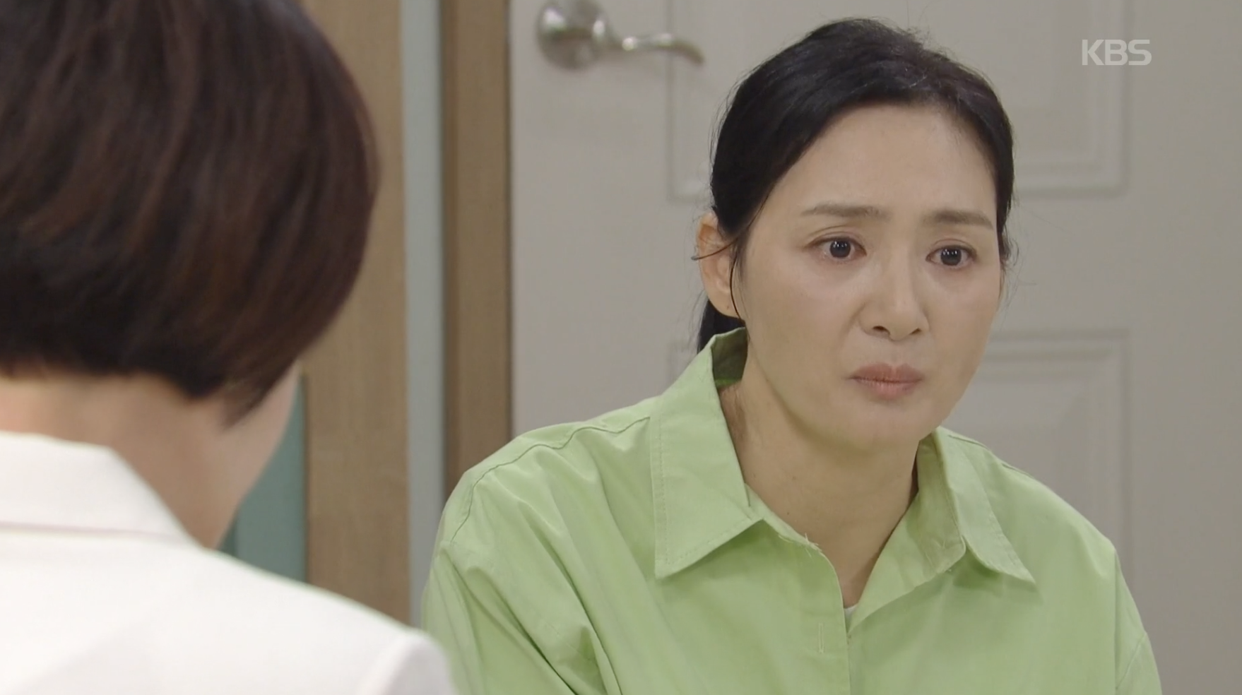 여왕의 집 윤희 무릎