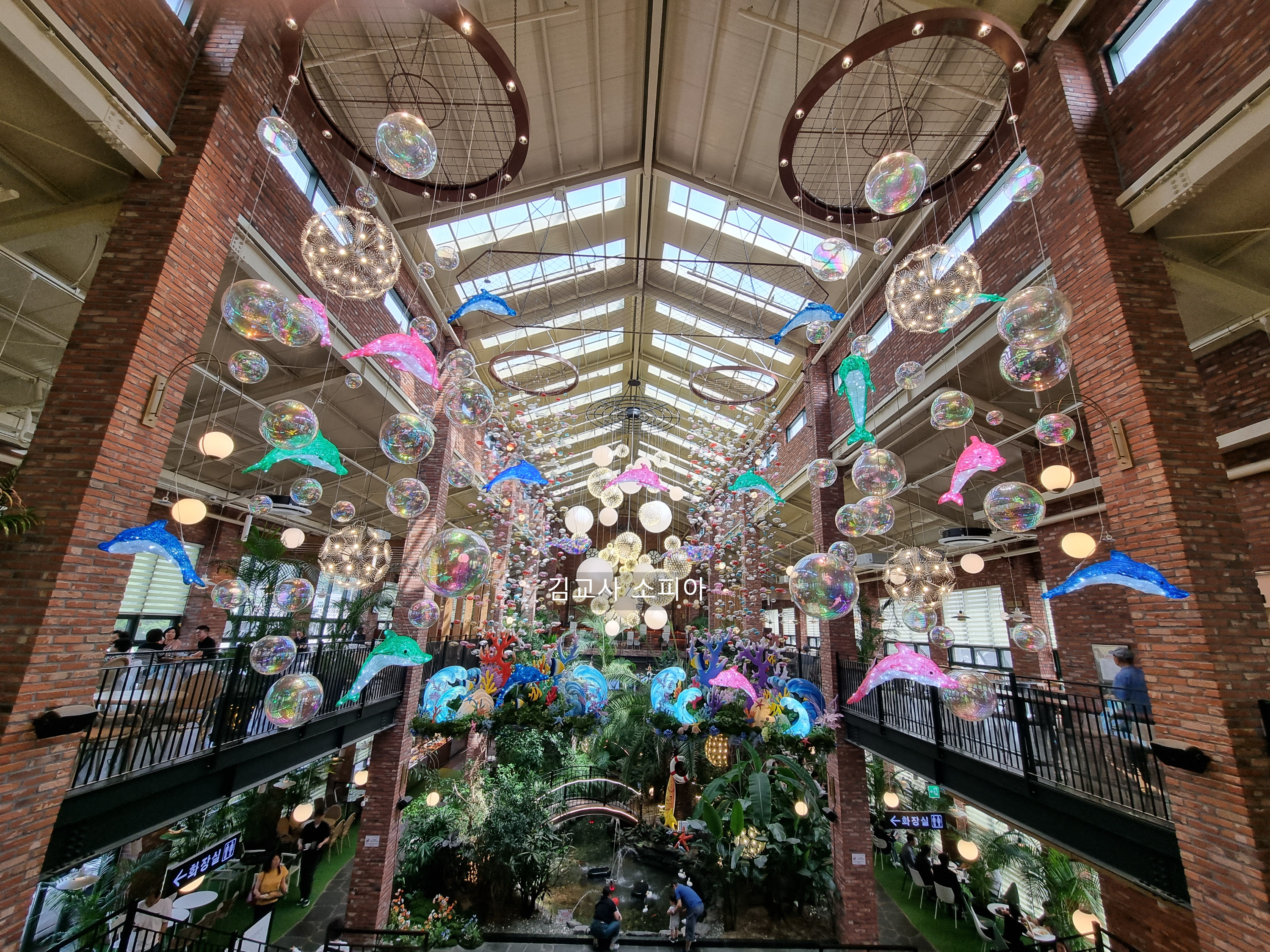 바다 테마 인테리어가 인상적인 일산포레스트아웃팅스｜씨푸드피자 &amp; 루꼴라피자 먹방