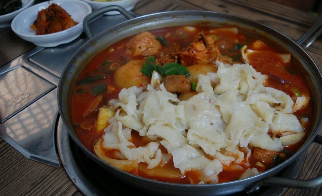 생방송투데이 3782회 인생식당 강원 평창 닭볶음탕 맛집 산밑에집