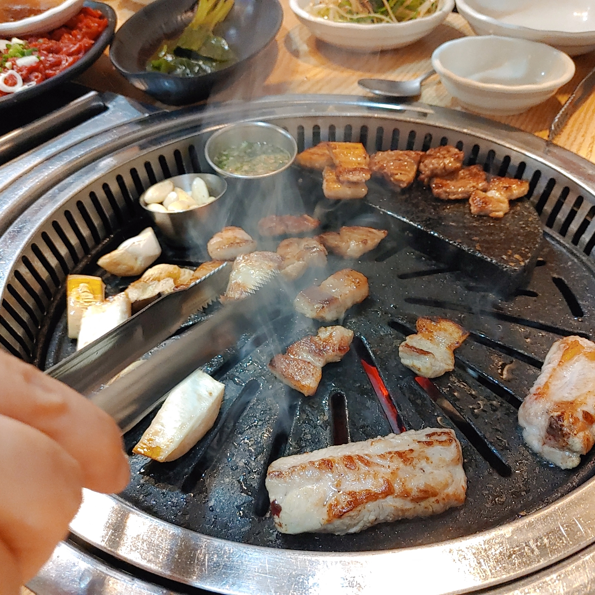 소담 암돼지갈비 굽는모습