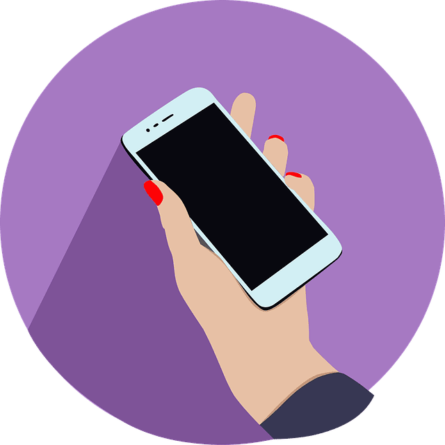 휴대폰을들고있는여자손