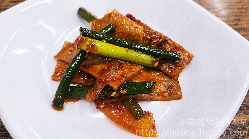 동강어탕국수-밑반찬-어묵