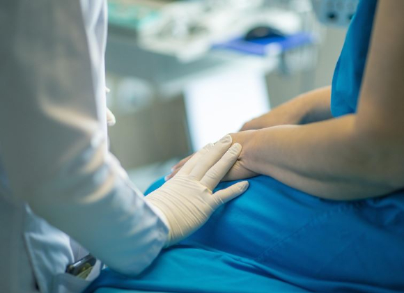 환자를 간병하다 손톱에 상처를 내고 이를 방치해 괴사까지 이르게 한 간병인이 집행유예를 선고받았다. 본 기사와 무관한 이미지. [사진=픽사베이]