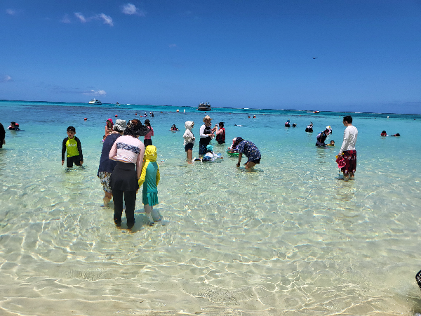 사이판 마나가하섬 해변 얕은 곳