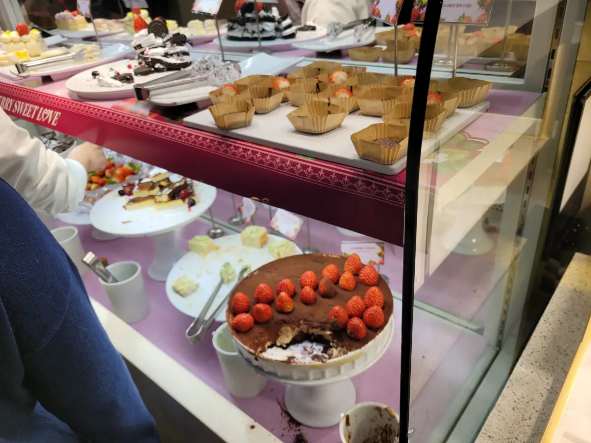 애슐리-퀸즈-일산-벨라시타점-딸기축제-한정메뉴-딸기-섹션-코너