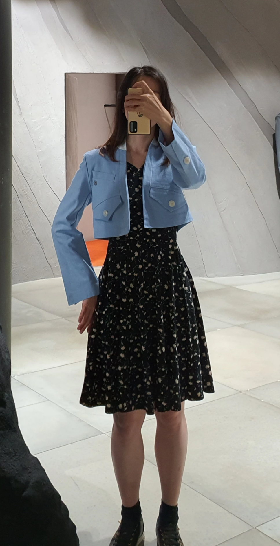 딘트-청담매장에서-입어본-크롭-자켓