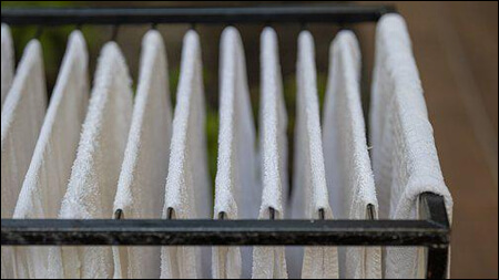 수건을 건조하고 있는 모습