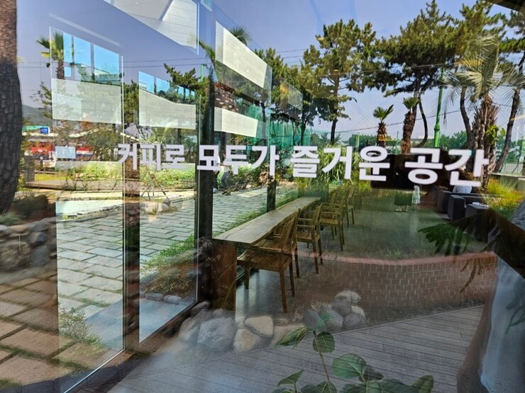 을숙도 블랙업커피
커피로 모두가 즐거운 공간