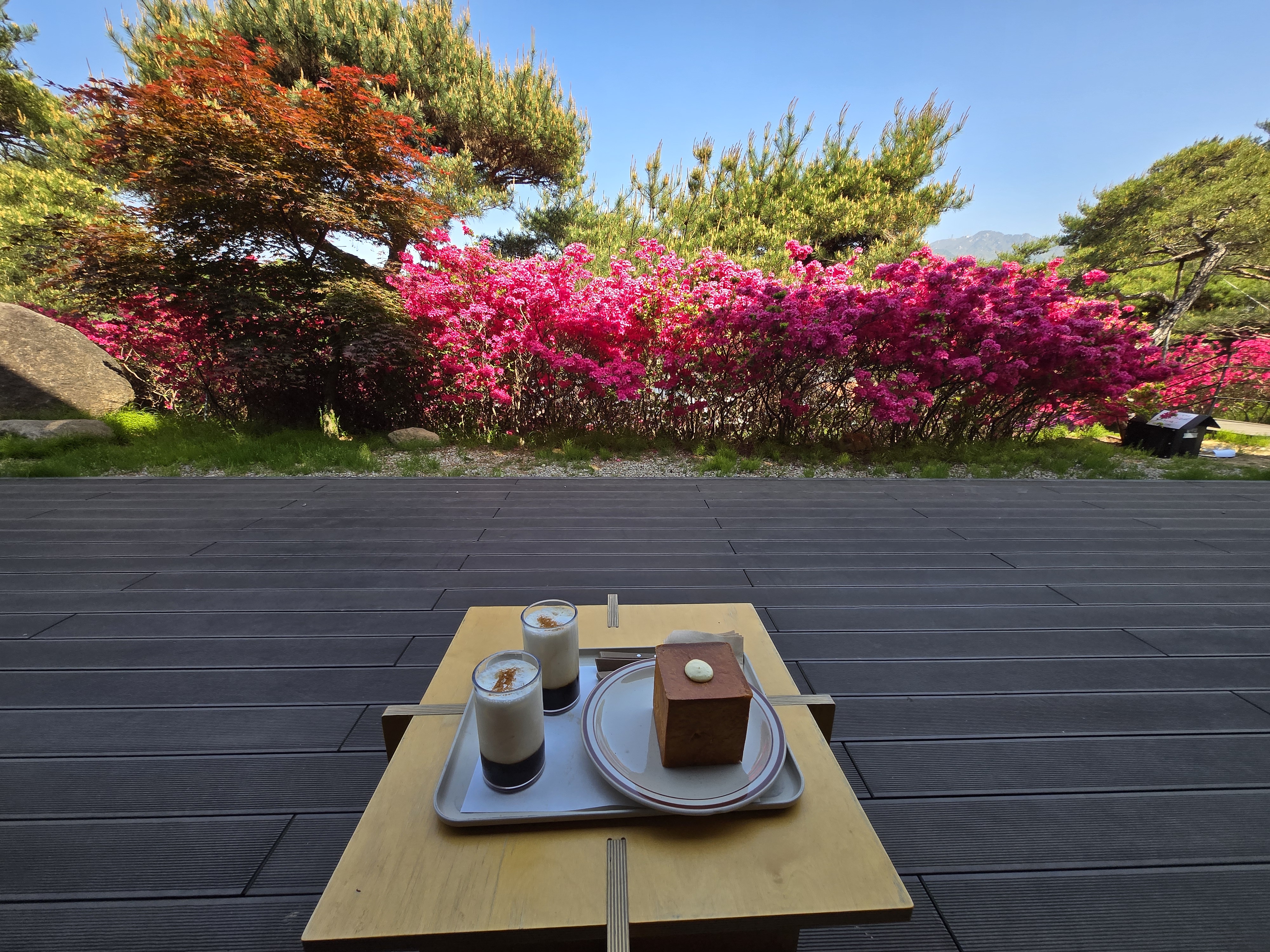 팔공산 커피맛을조금아는남자 야외테이블