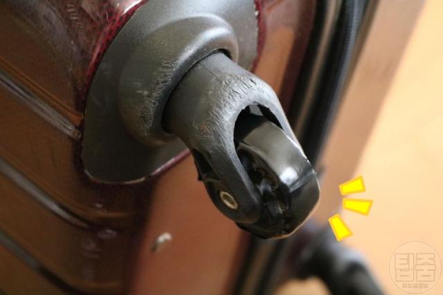 여행용 캐리어 바퀴 청소