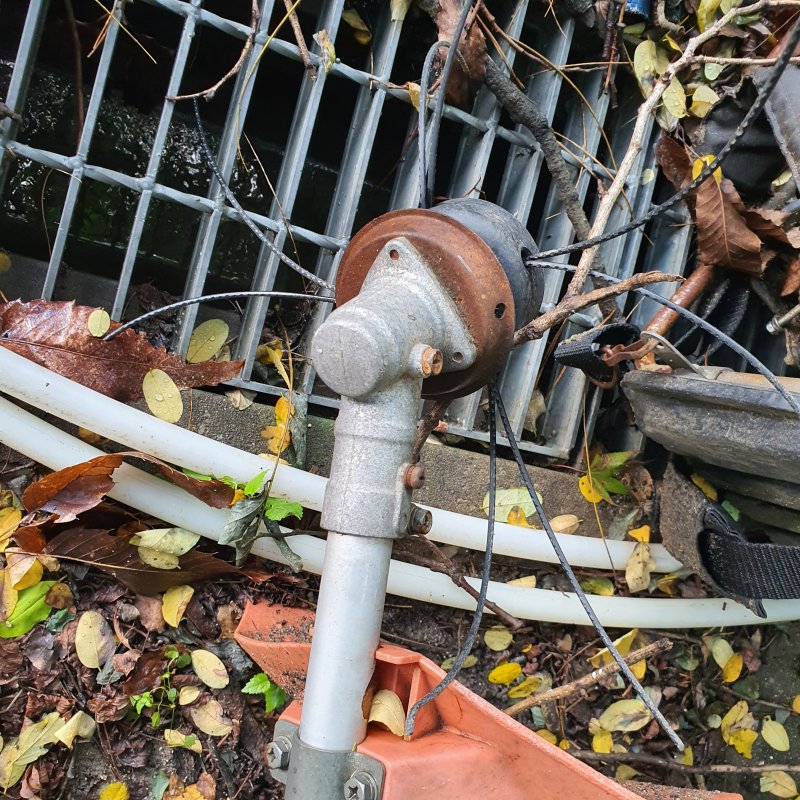 예초기-끝에-달린-나일론-날