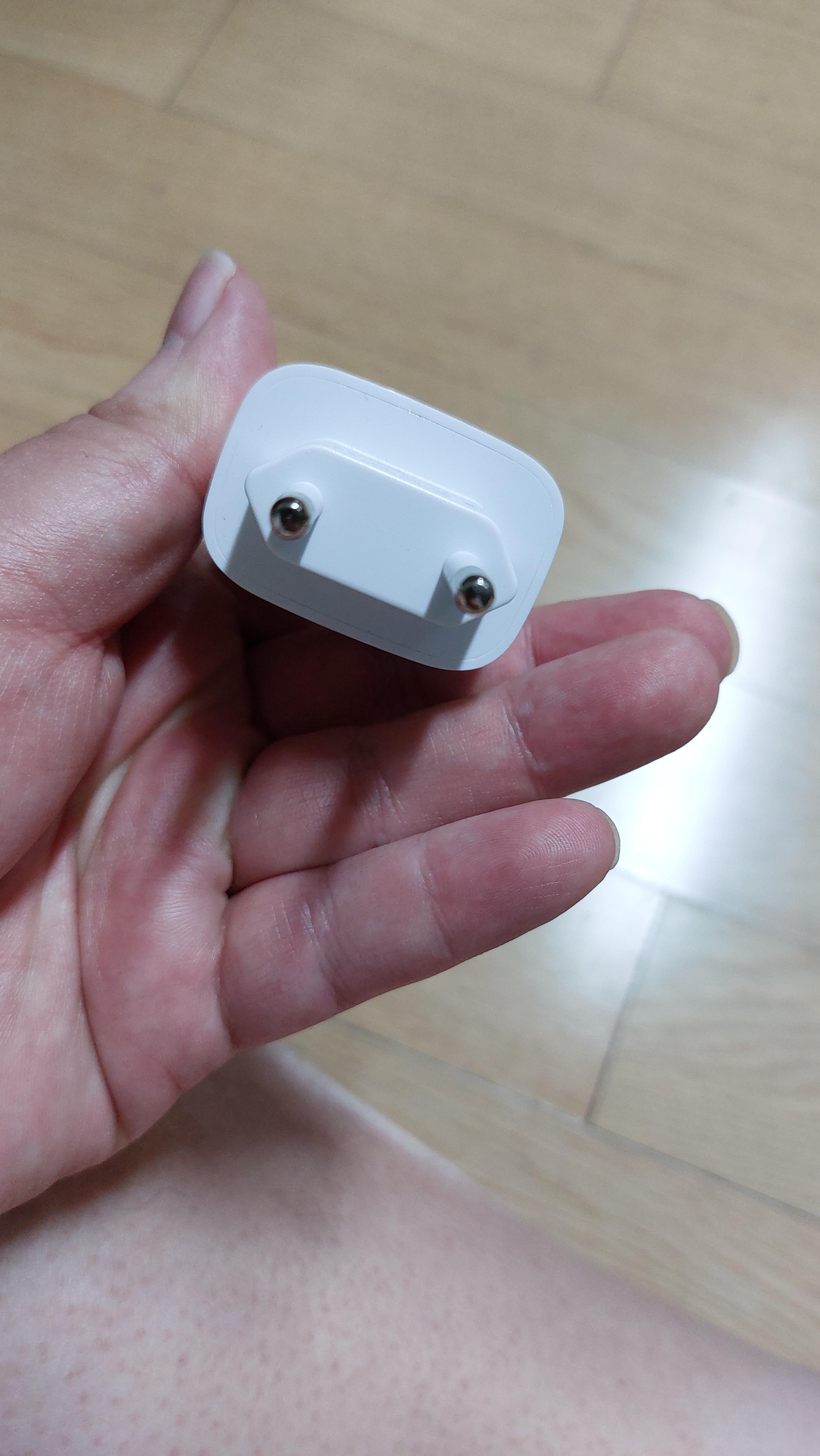 알리 20W 듀얼충전기 플러그 모양