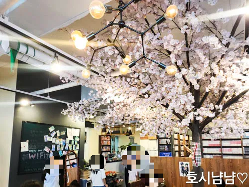 하남 만화카페 냥이툰 내부 전경