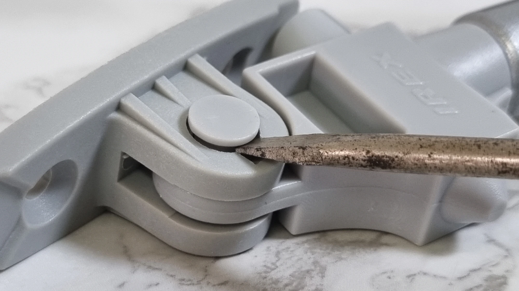 쇼바 연결 부품 분리 모습