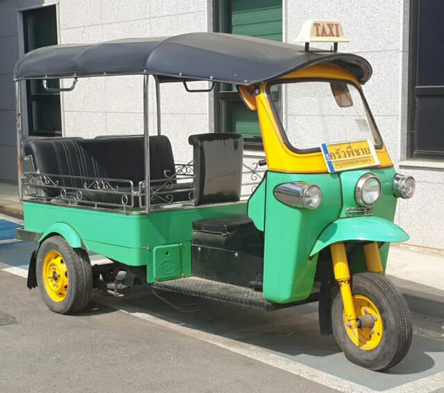 태국과 인도 등 동남아에서 사용하는 3륜 대중교통 '뚝뚝'