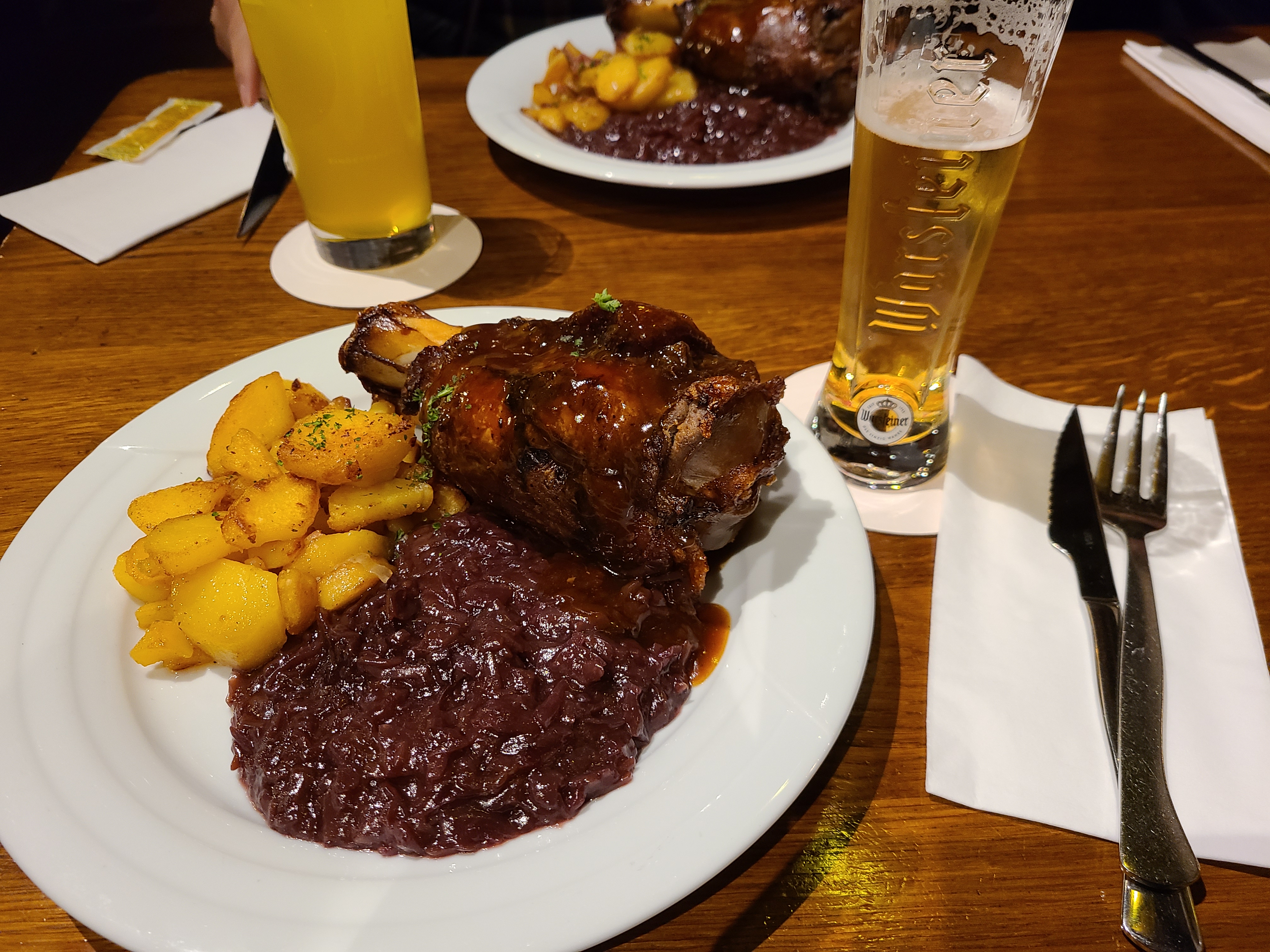 Aachener Brauhaus 학센요리와 맥주