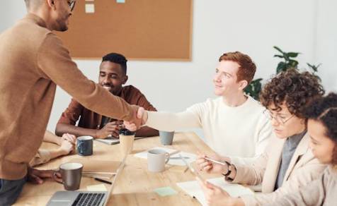 꿈에서 회사 동료와 싸웠다? 꿈해몽 꿈해석