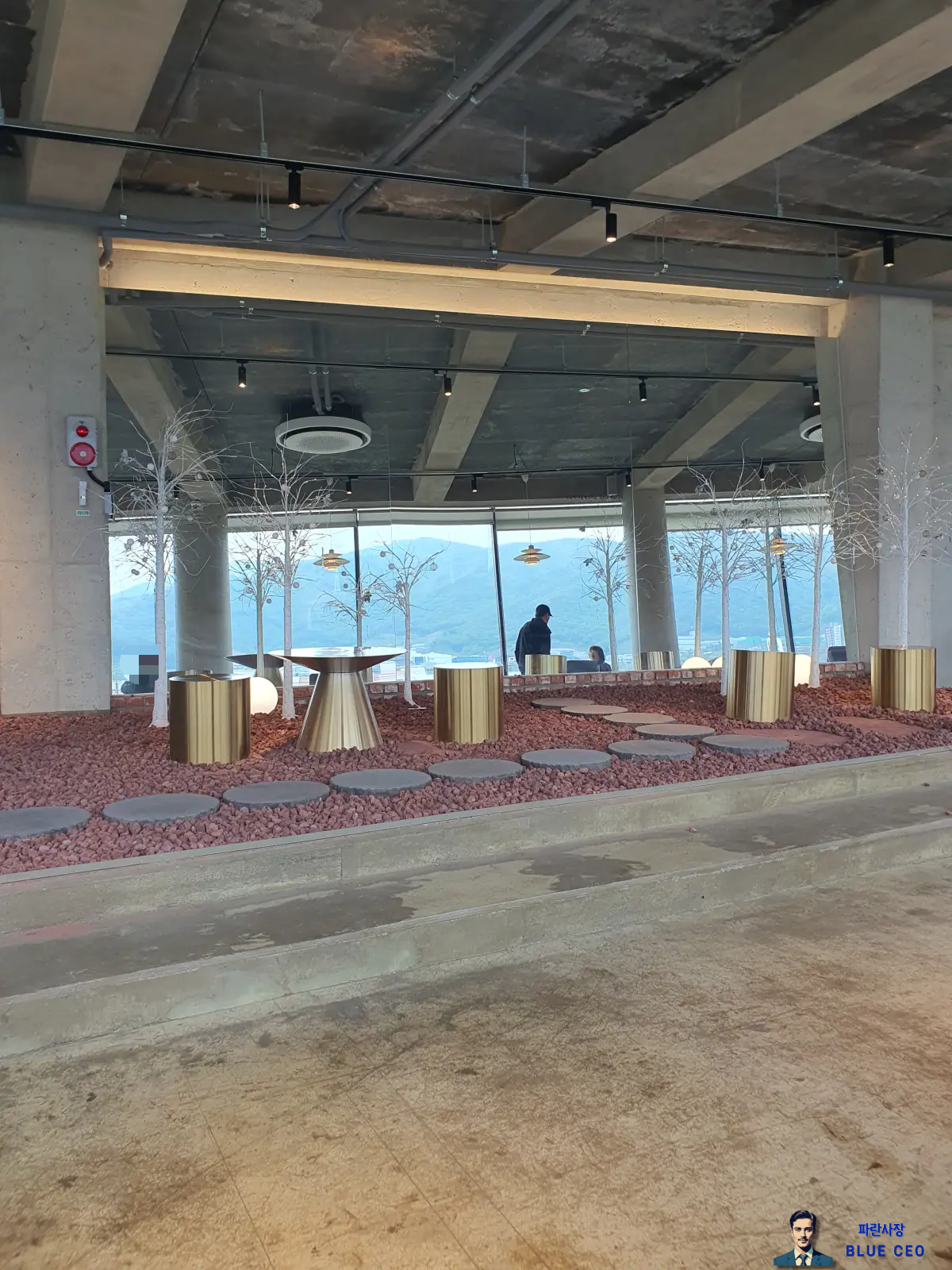 경남-양산-대형카페-대니얼-포토존