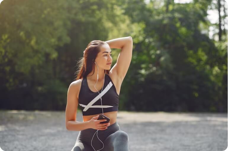 체력 증진을 위해 건강한 모습으로 운동하는 모습