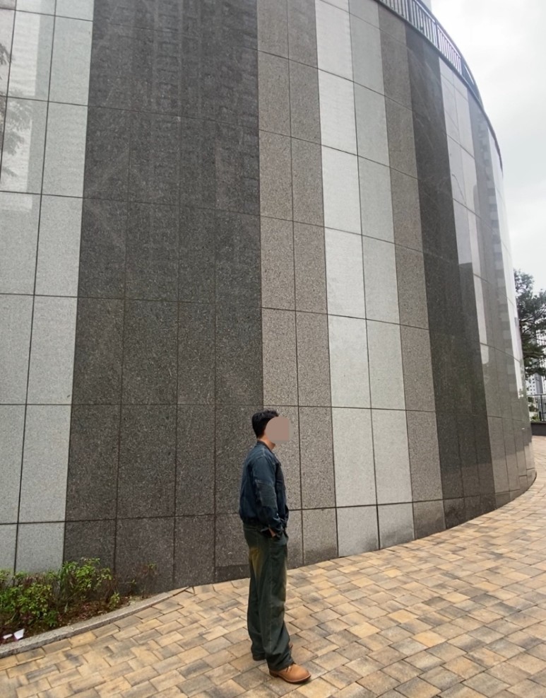 데일리룩(2024. 5. 6.) 디미트리블랙 VLAD 워시드 데님 바이커 자켓, 폴로 기본 반팔 티셔츠, 디미트리블랙 와이드 데님 팬츠, 레드윙 아이언레인저 스웨이드 호손 뮬스키너