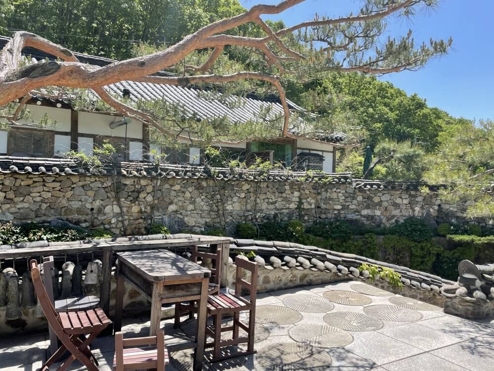 한옥-카페-새오개길39-야외-좌석