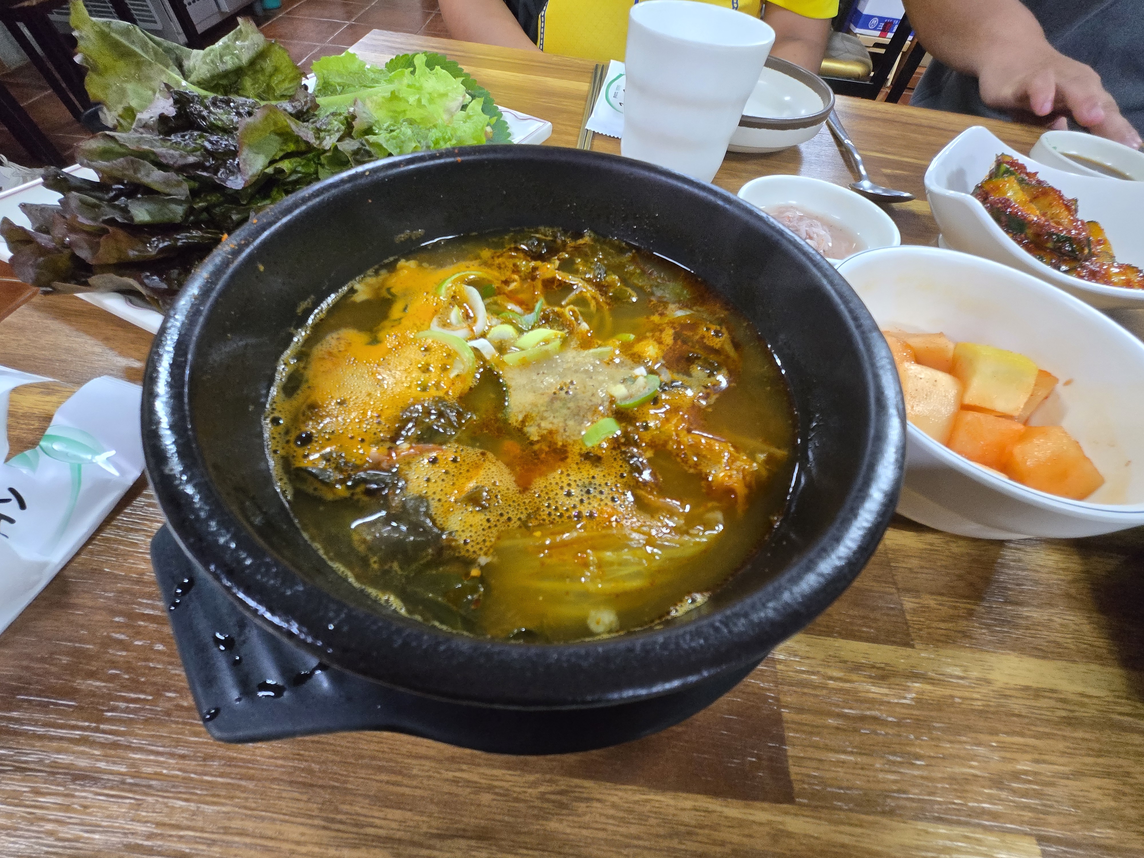 대구 동구시장 일등서울감자탕 왕족발 서비스국물