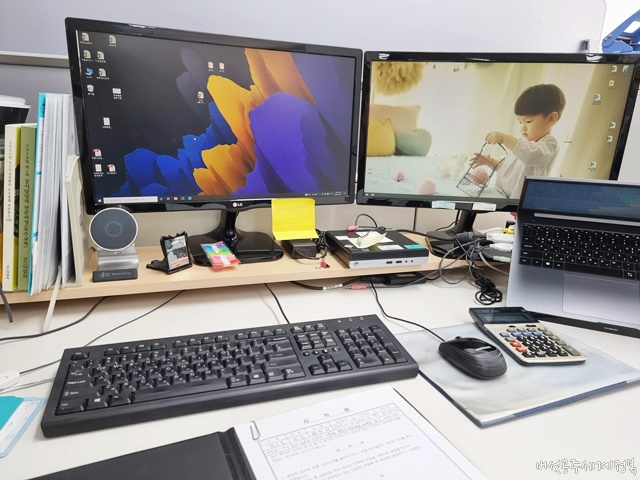 회사 직장 컴퓨터 자리