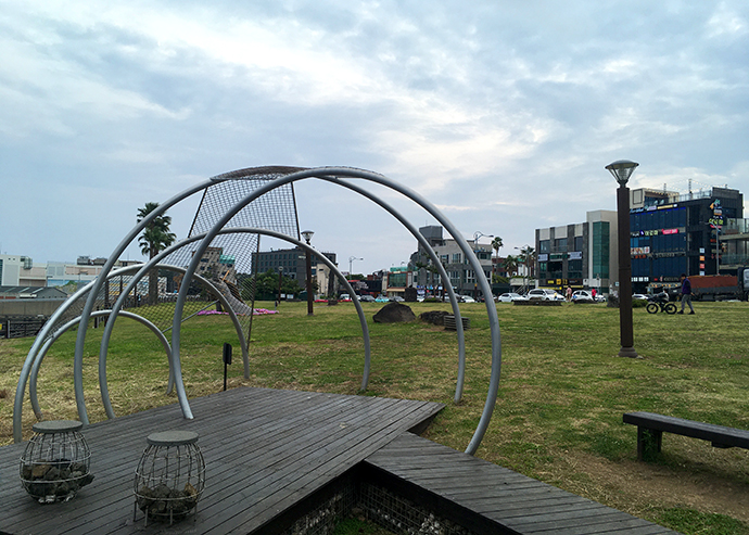 자구리-공원-의자2