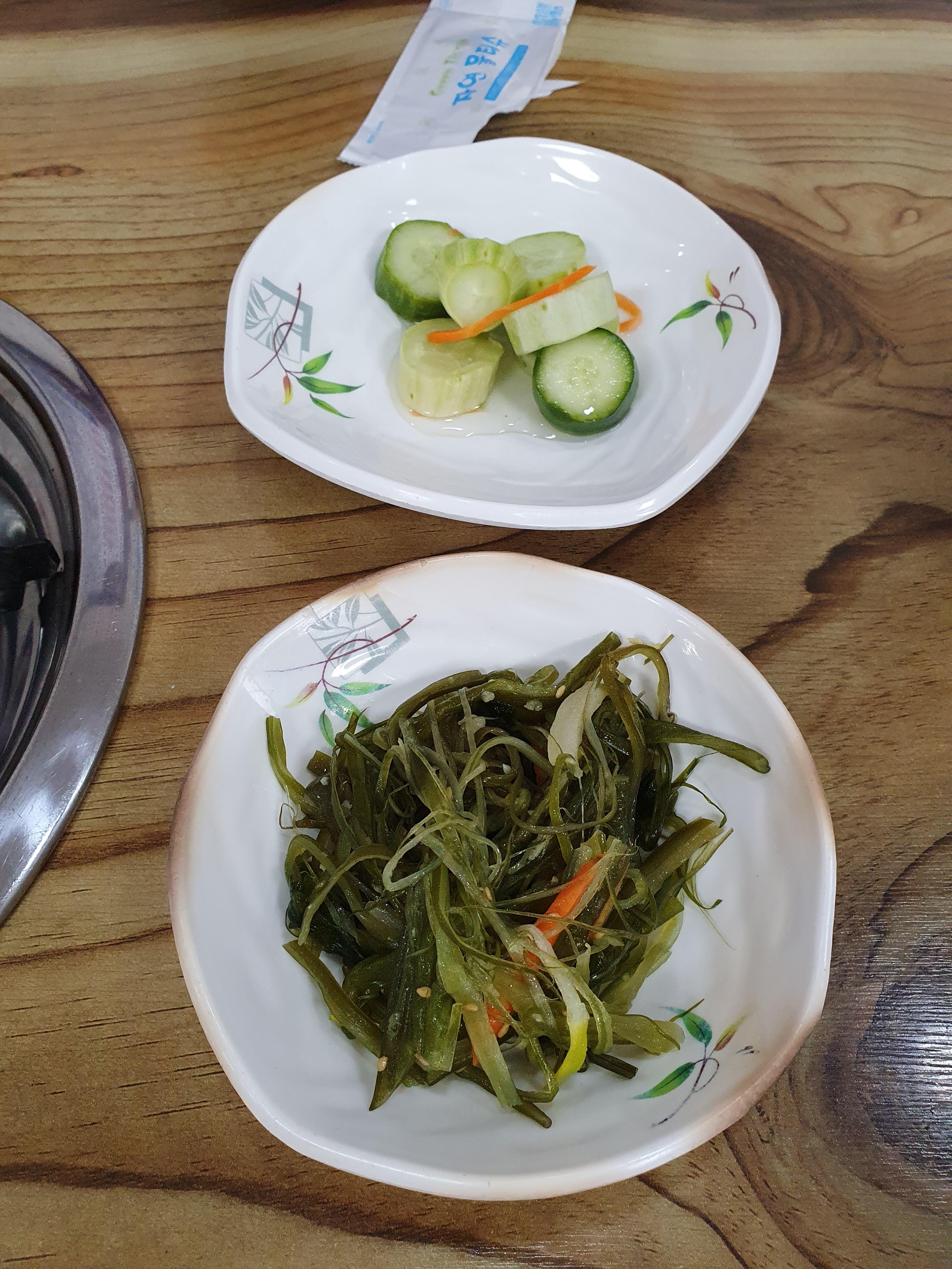 관저동 김치찌개 맛집 박정순 생갈비 김치 찌개 밑반찬 미역줄기랑 오이피클도 매운맛을 없애주는데 딱 좋음.