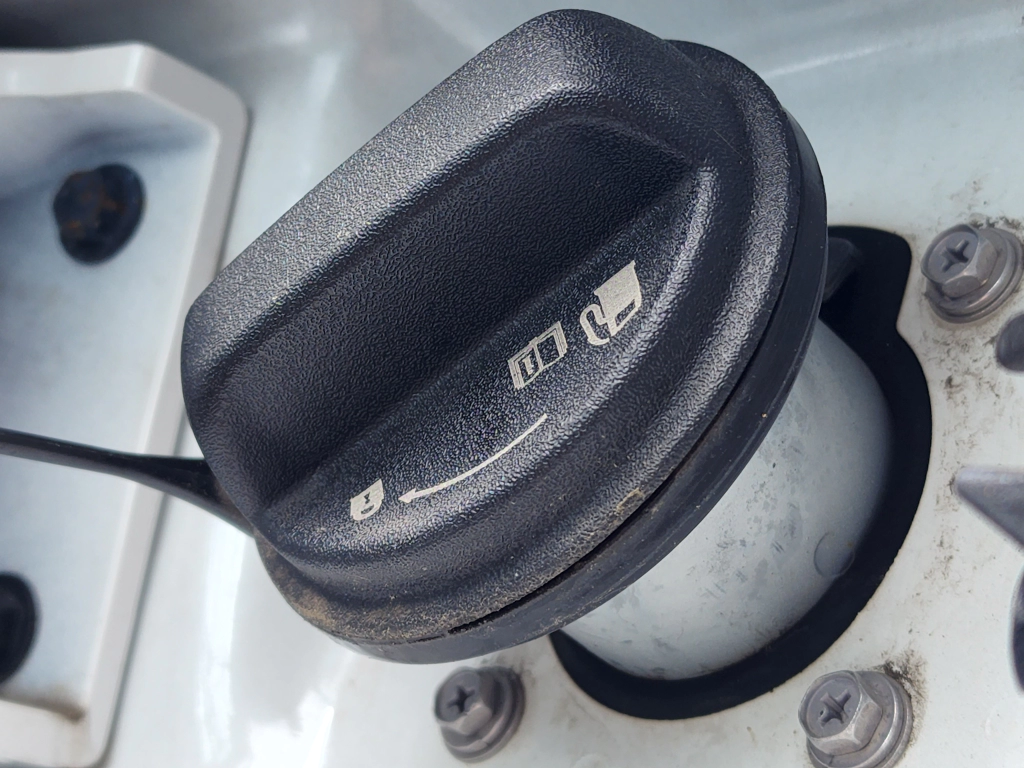 수직으로 말끔하게 체결된 상태에서는 2~3바퀴가 돌아야 한다.