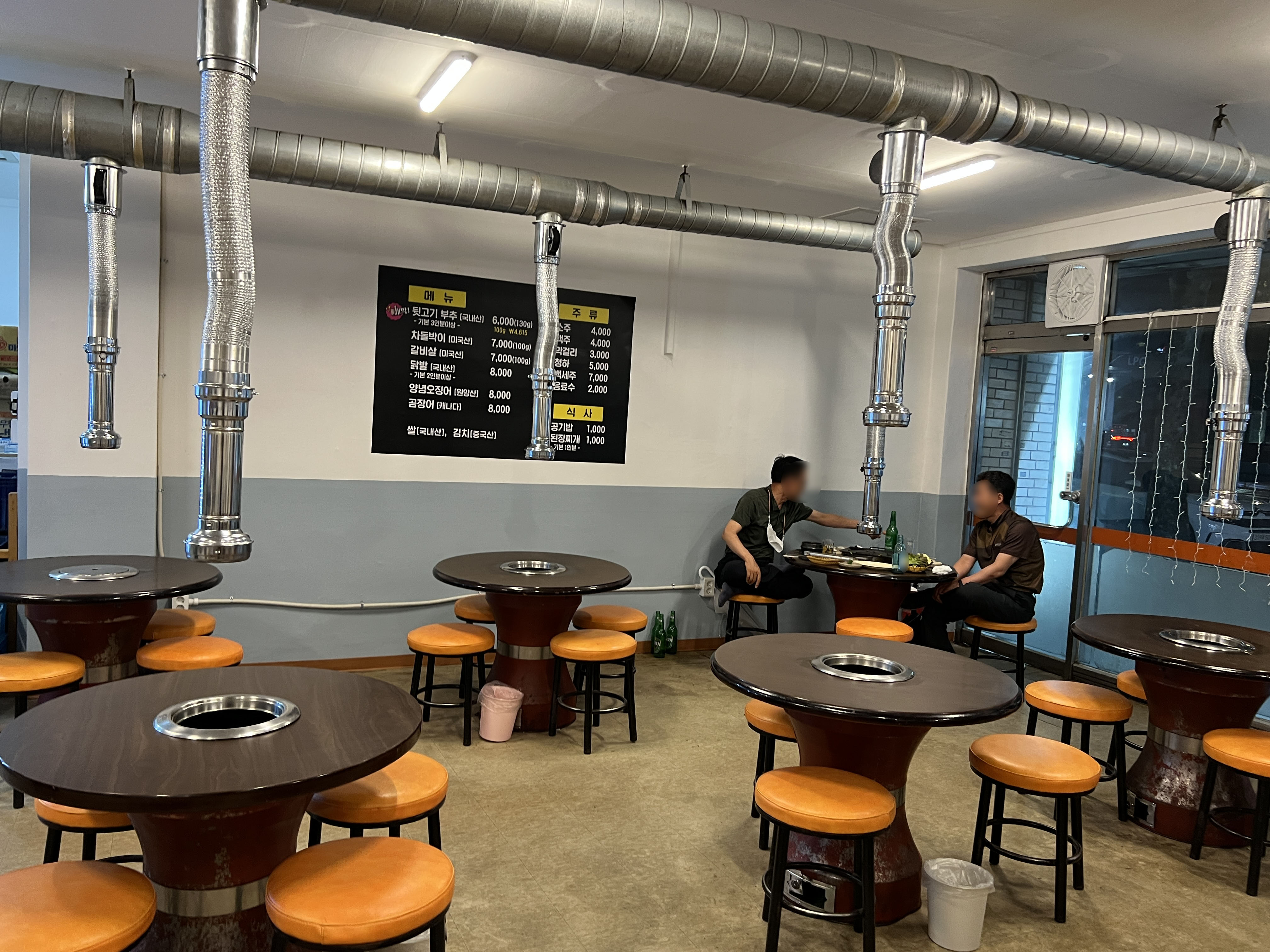 참숯불뒷고기 내부