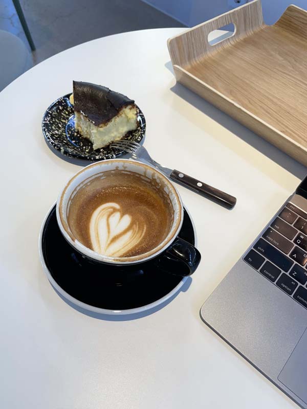 카시아 라떼와 바치케