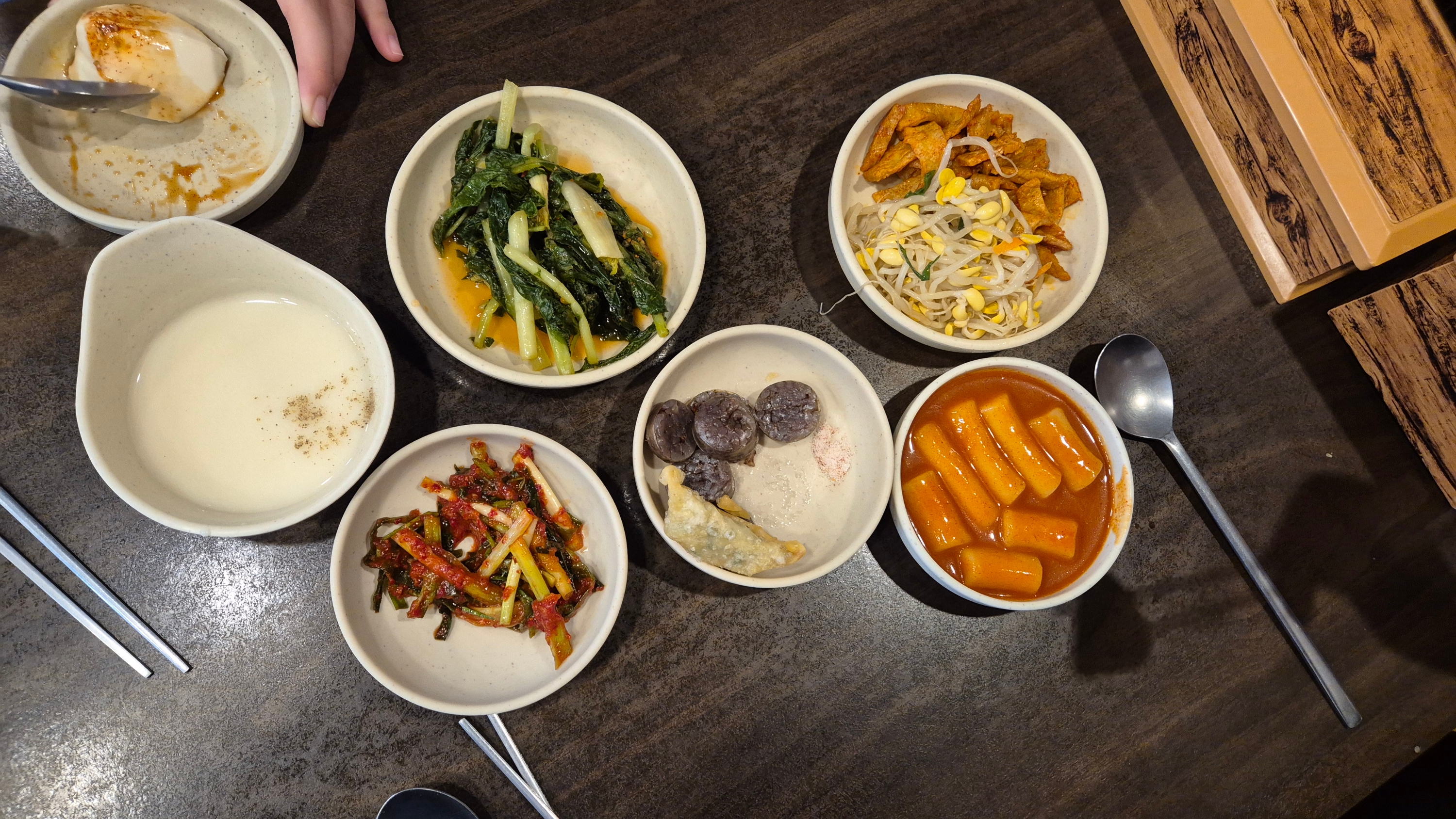 나영왕돈까스 반찬 세팅완료