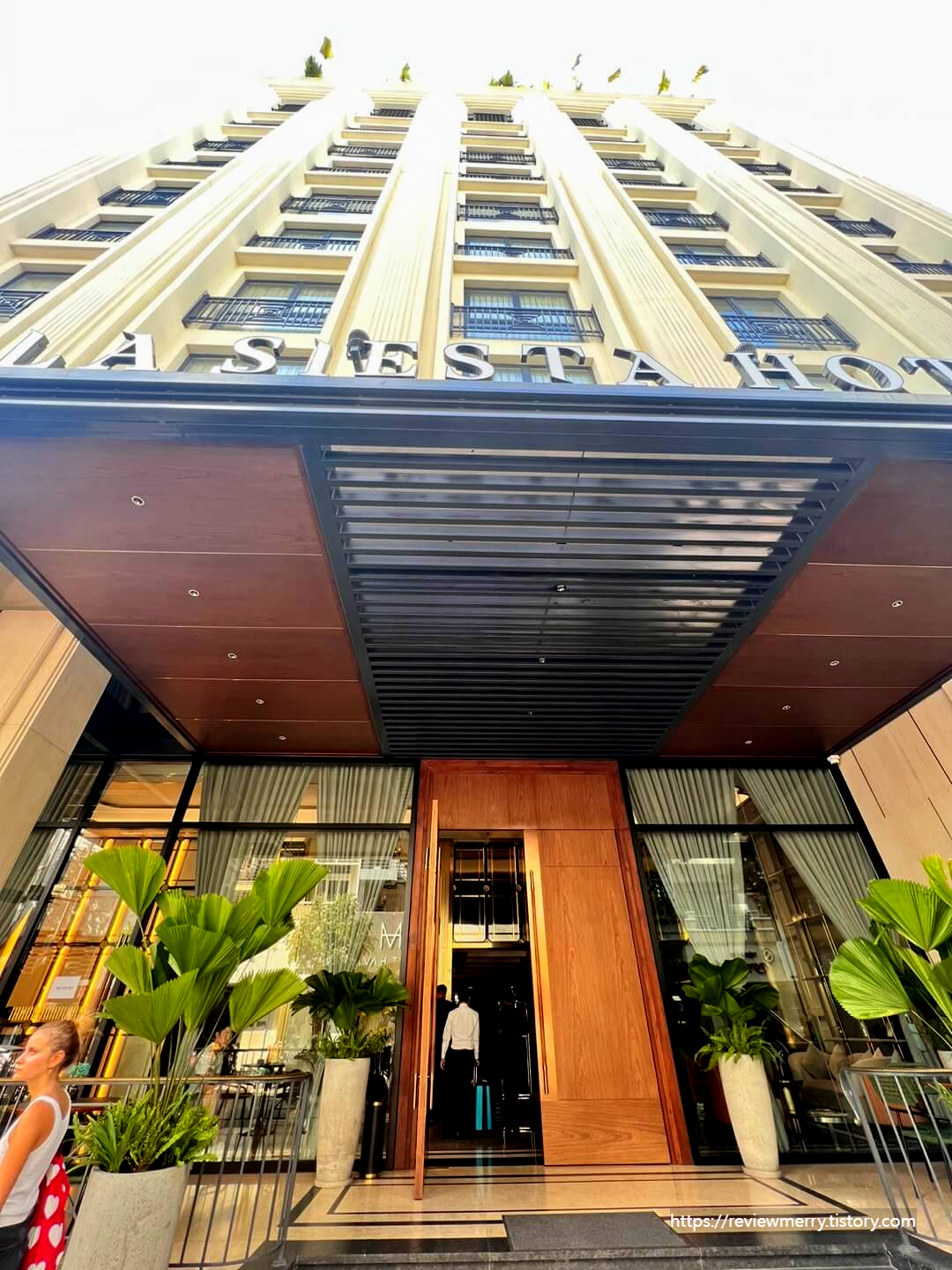 호텔 입구 외관