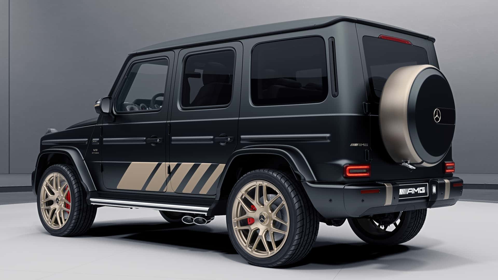 메르세데스-AMG가 블랙과 골드로 꾸며진 한정판 AMG G63 그랜드 에디션을 공개했다.
