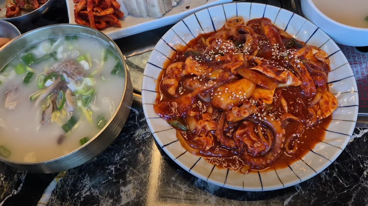 생방송 오늘N 인천 중구 한우사골 칼국수와 무한리필보쌈