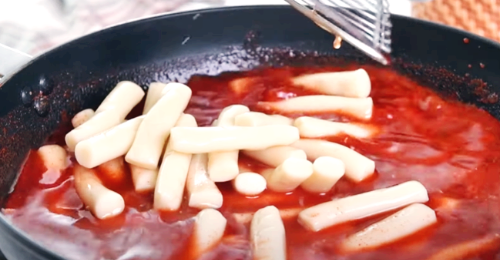 떡볶이 재료 투하