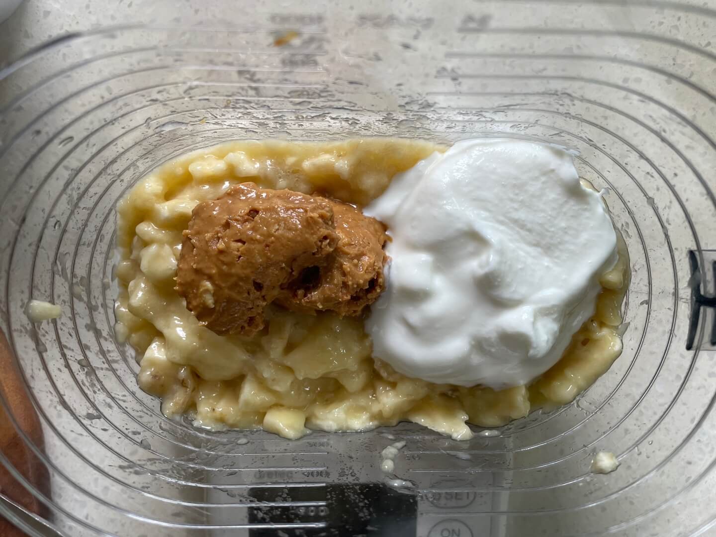 땅콩버터 다이어트 - 땅콩버터와 그릭요거트 투하