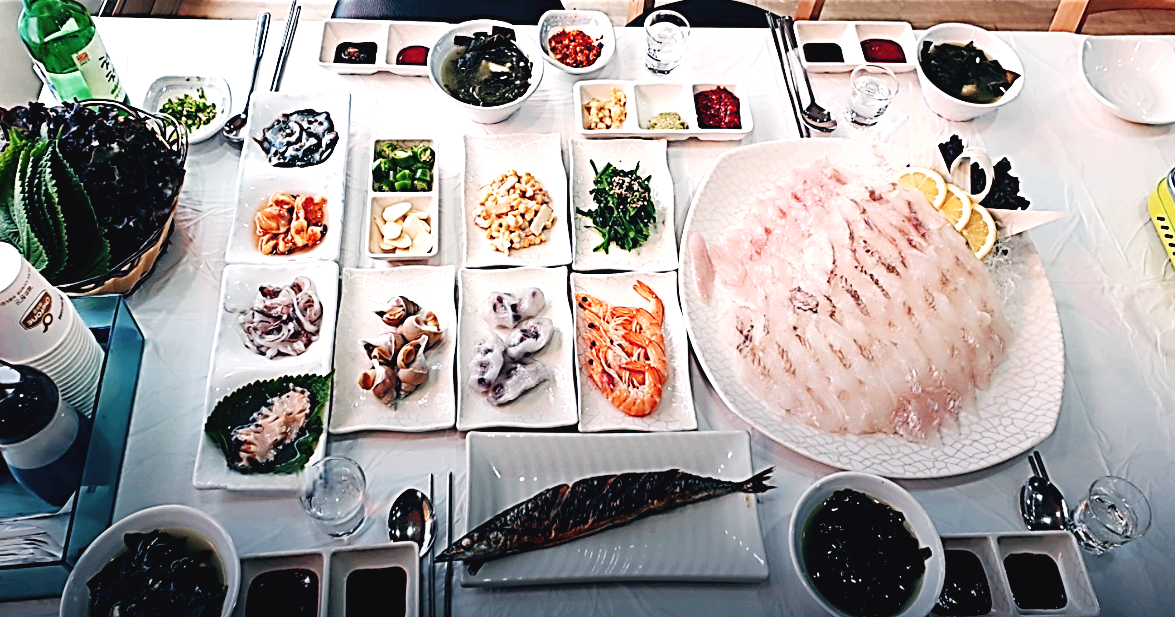 자연산 잡어 모듬회 한상차림