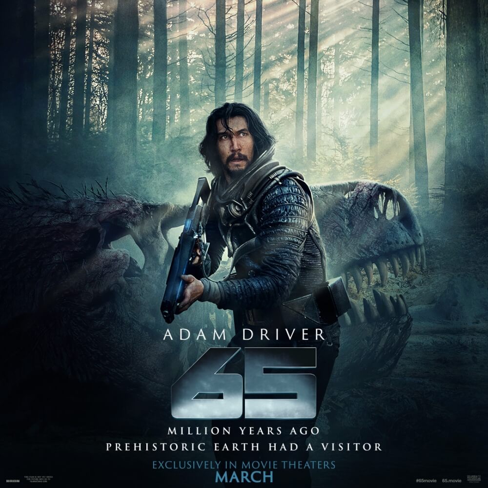 영화 65에서 주인공이 무기를 들고 경계하는 모습