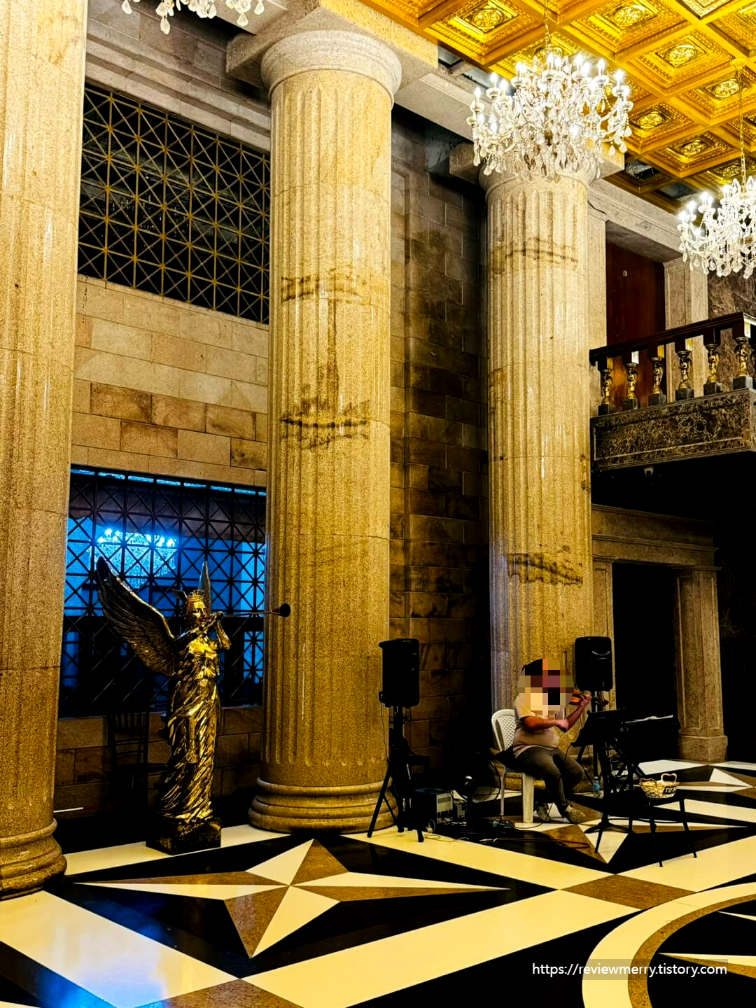 신전 내부 음악회