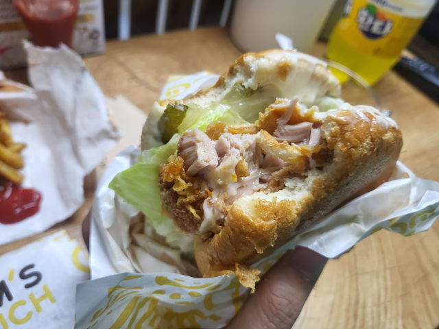 맘스터치 광교역점 딥치즈싸이버거-8