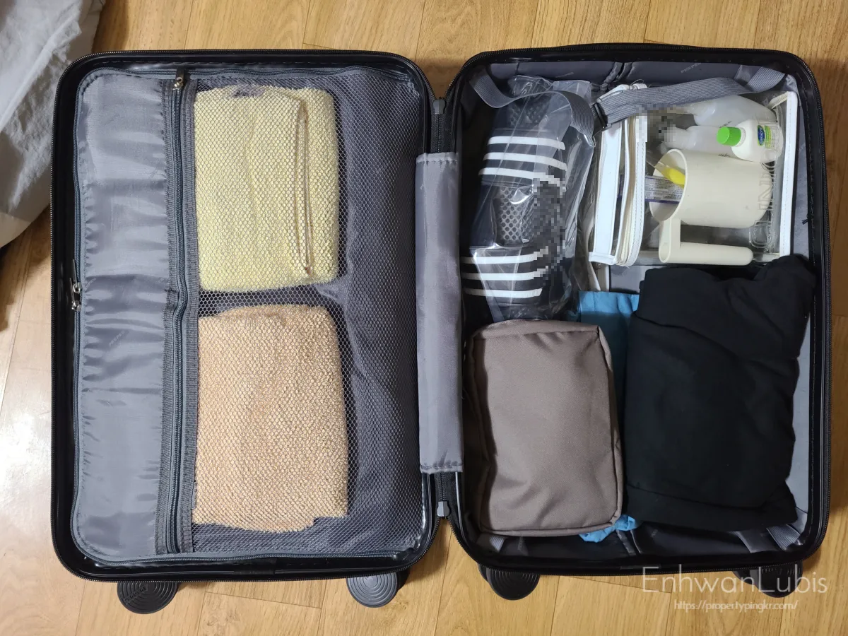 준비물로-20인치-캐리어가-가득찬-모습