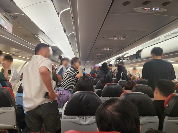 인천공항행 여객기, 안내 없이 김포공항 착륙